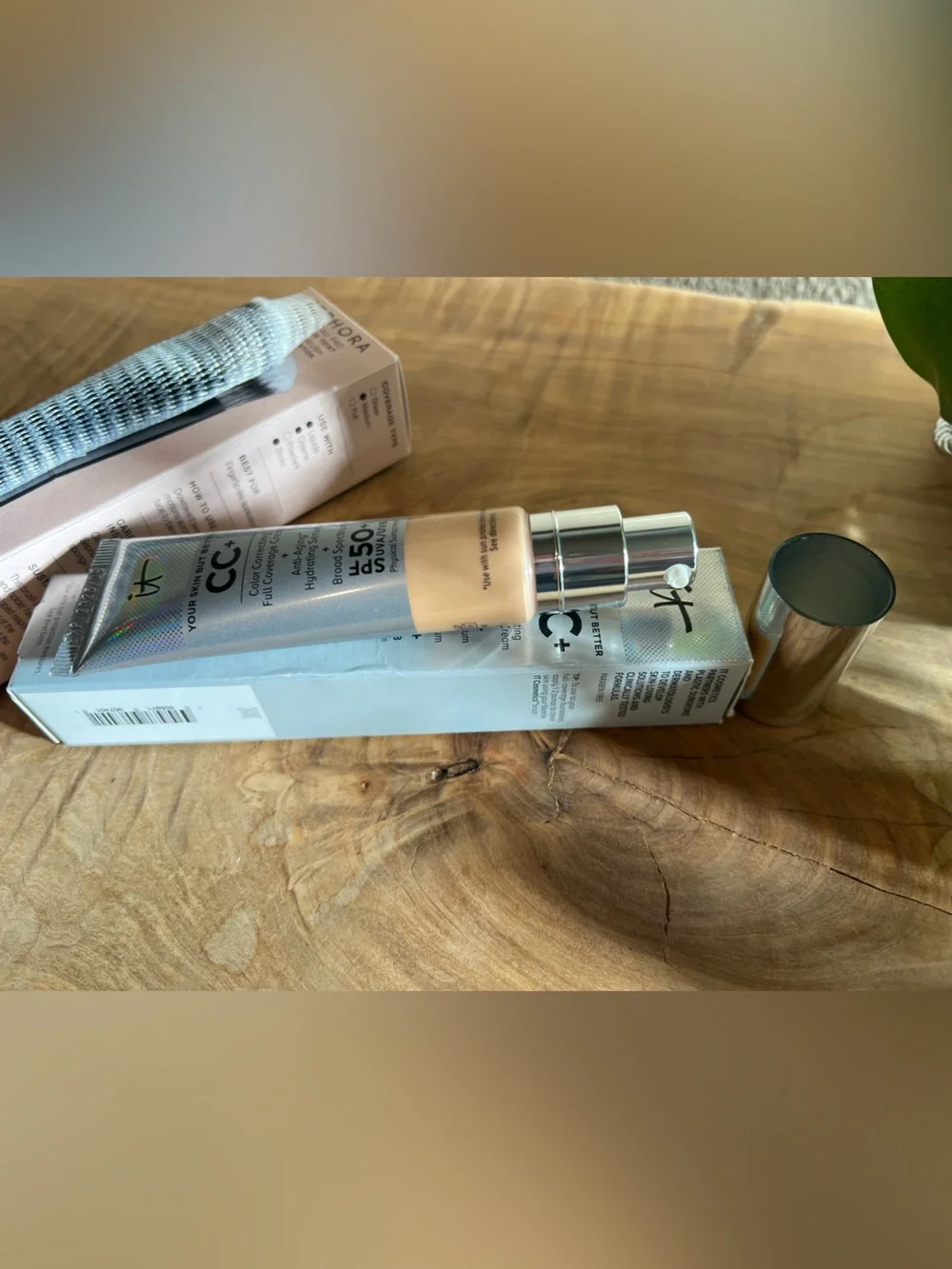 IT Cosmetics Light Medium CC+ Cream with Sephora Pro Foundation Brush 47